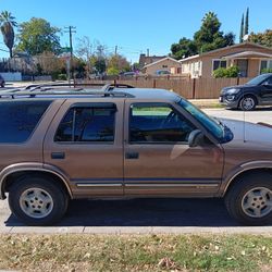 1999 Chevy Blazer 4x4 3,000$