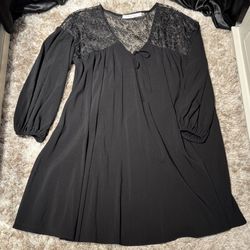 BY EGREIS FLOWY BLACK DRESS WITH LACE DETAIL