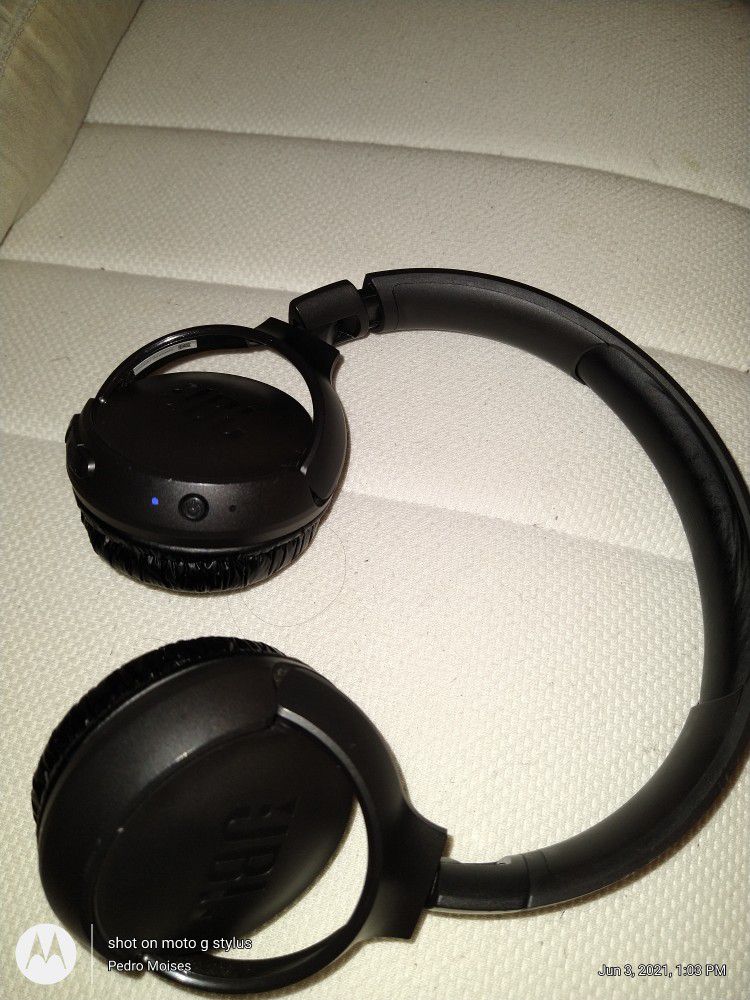 JBL'S Wireless Headphones