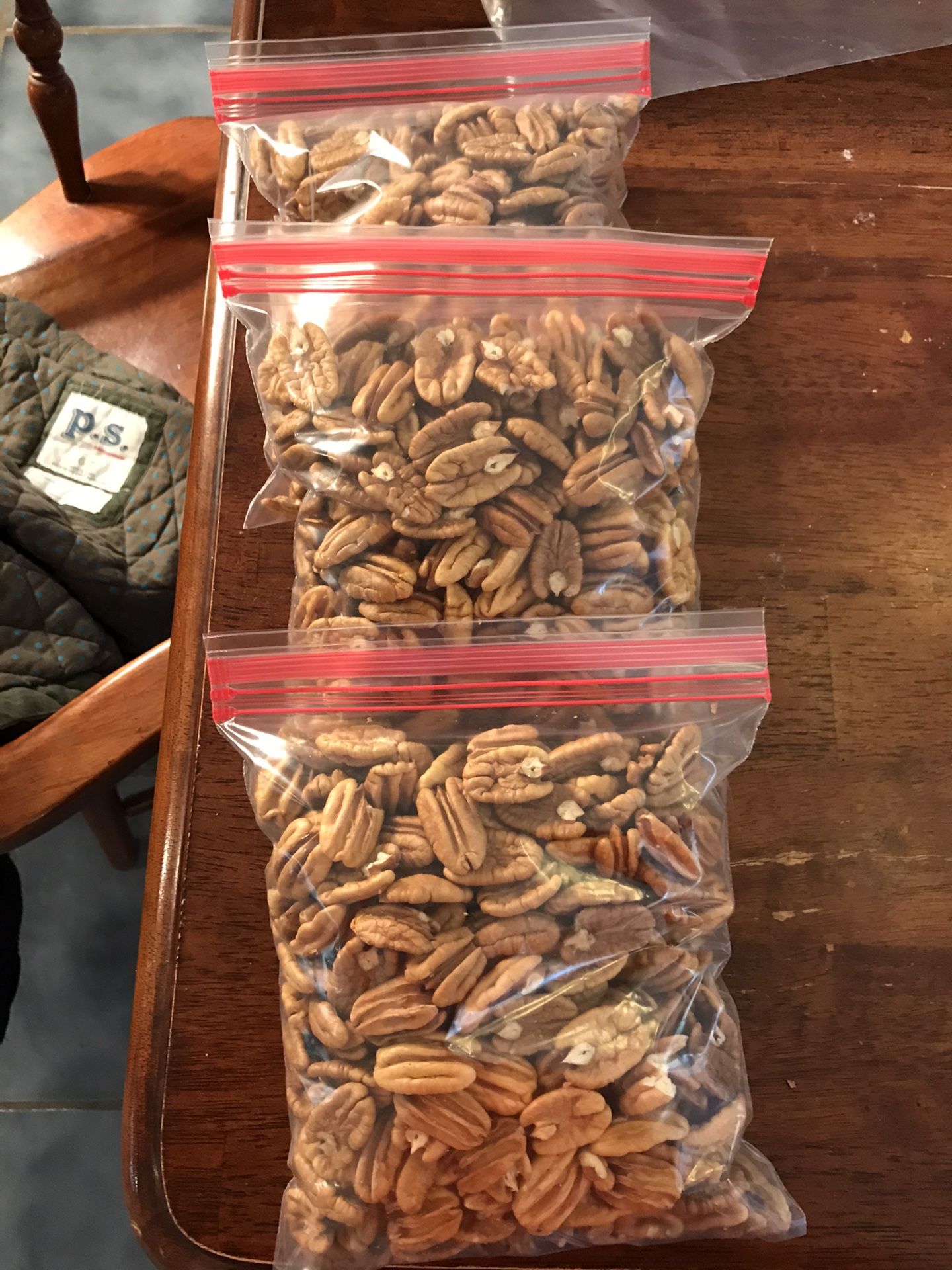 Shelled pecans per 1 pound bags