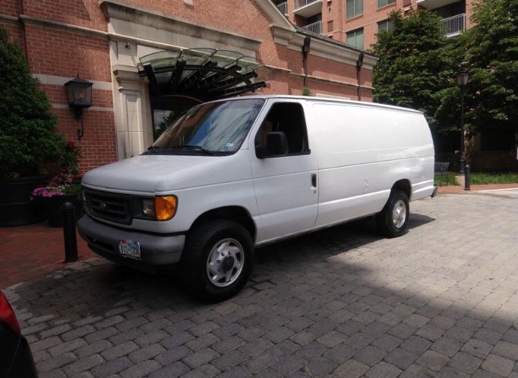 2005 Ford E250 extended cargo van