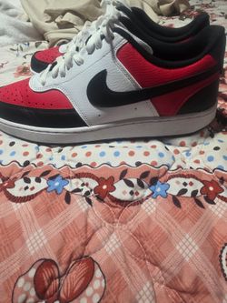 Nikes Size 8.5