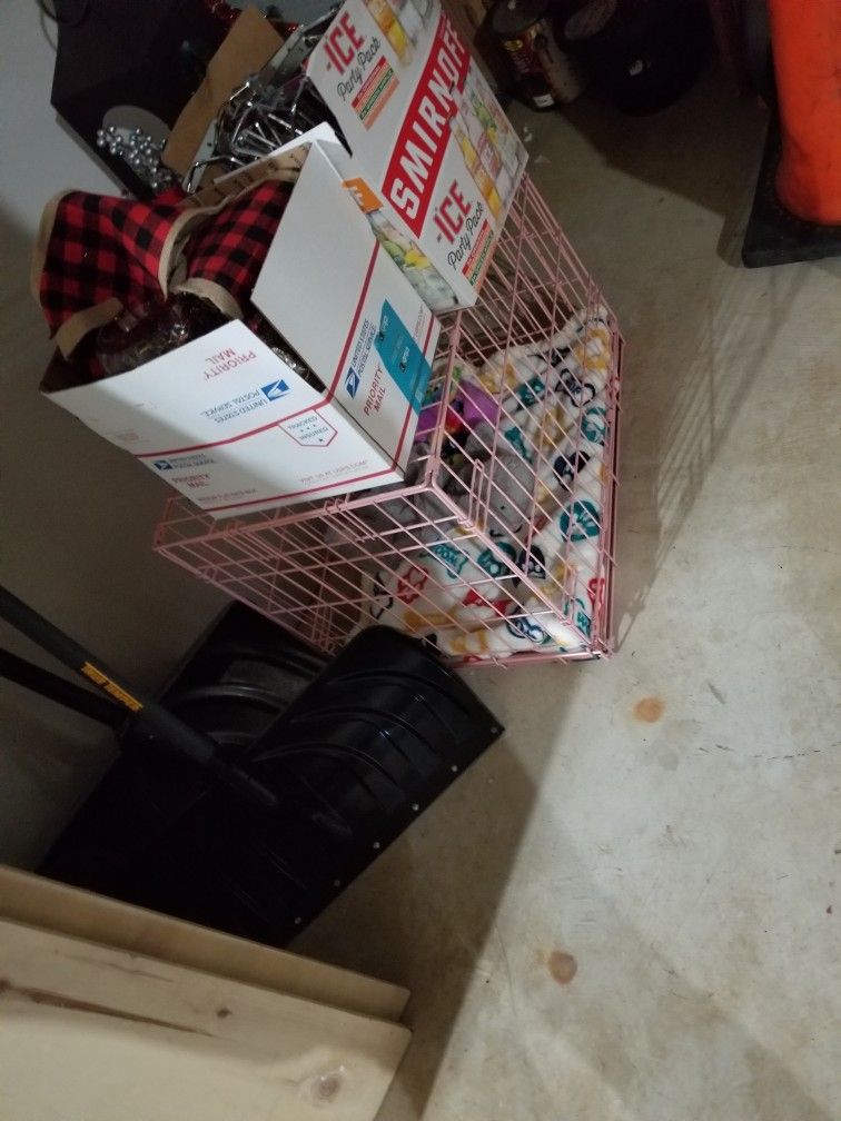 Pink Medium Size Dog Cage Great condition Dont Need