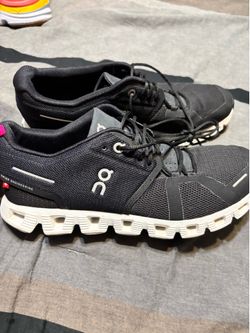 Like New Womens size 8.5 Onclouds