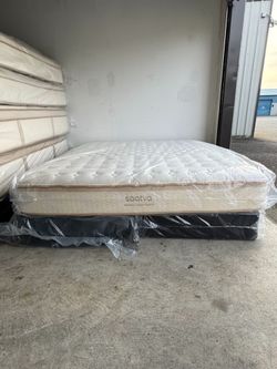 Saatva Memory Foam Hybrid King Mattress - Delivery Available 