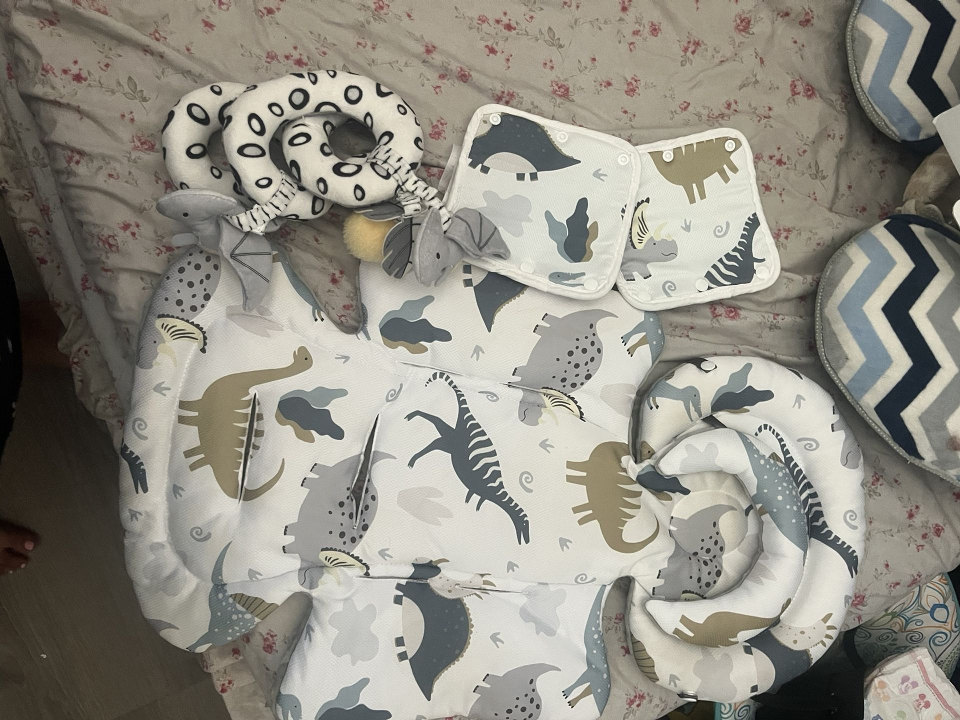 Newborn and older car seat insert