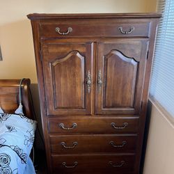 Wall Chest Dresser 