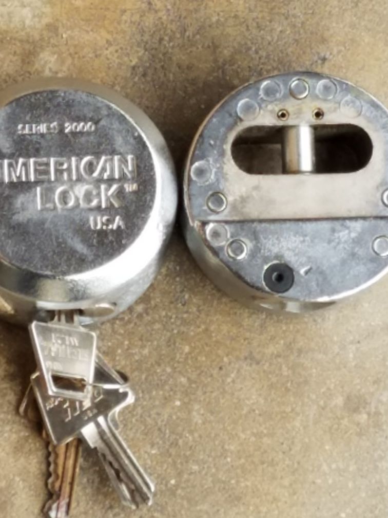 Lock Hidden Shackle Trailer Puck Padlock