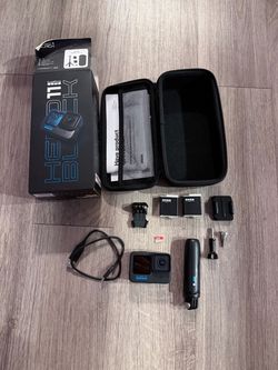 GoPro HERO11 Black + 2 Batteries + Accessorie