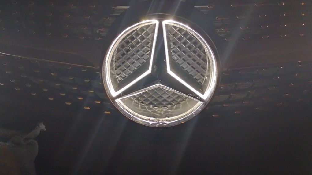 Mercedes C300 Light Up Emblem & Grill Combo Brand New 