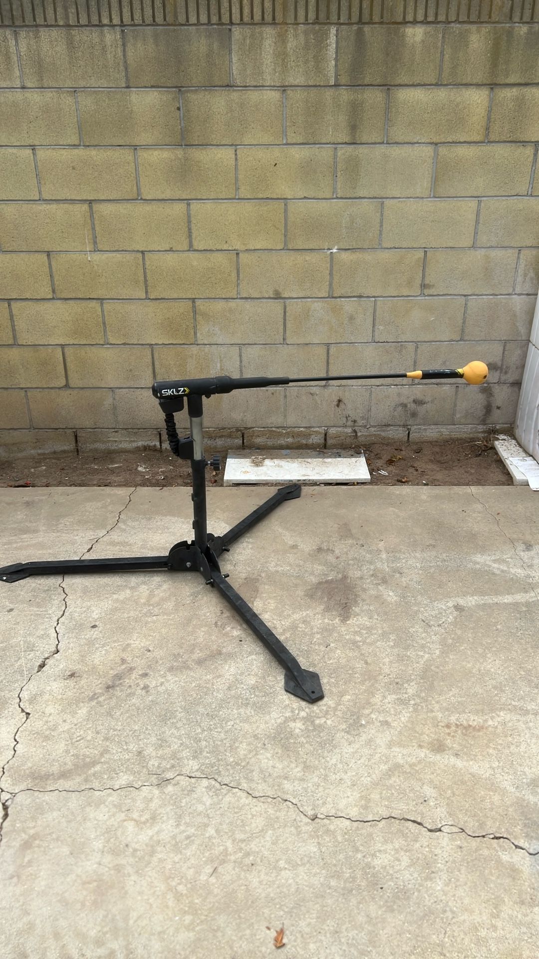Baseball hitting machine