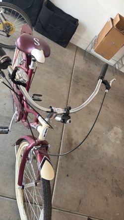 Woman’s schwinn point beach bike