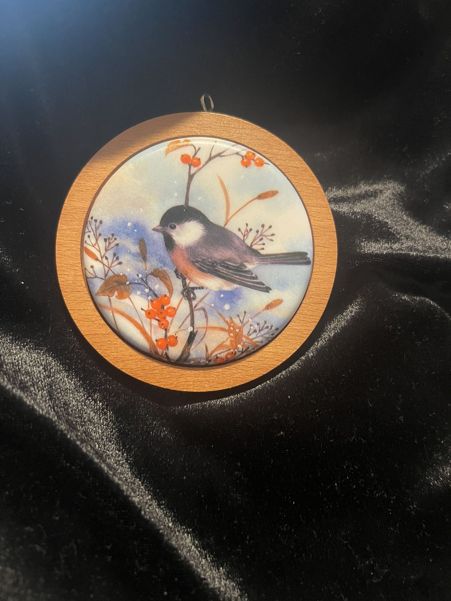 Hallmark Holiday Wildlife 2nd Black Capped Chickadee Christmas Tree Ornament