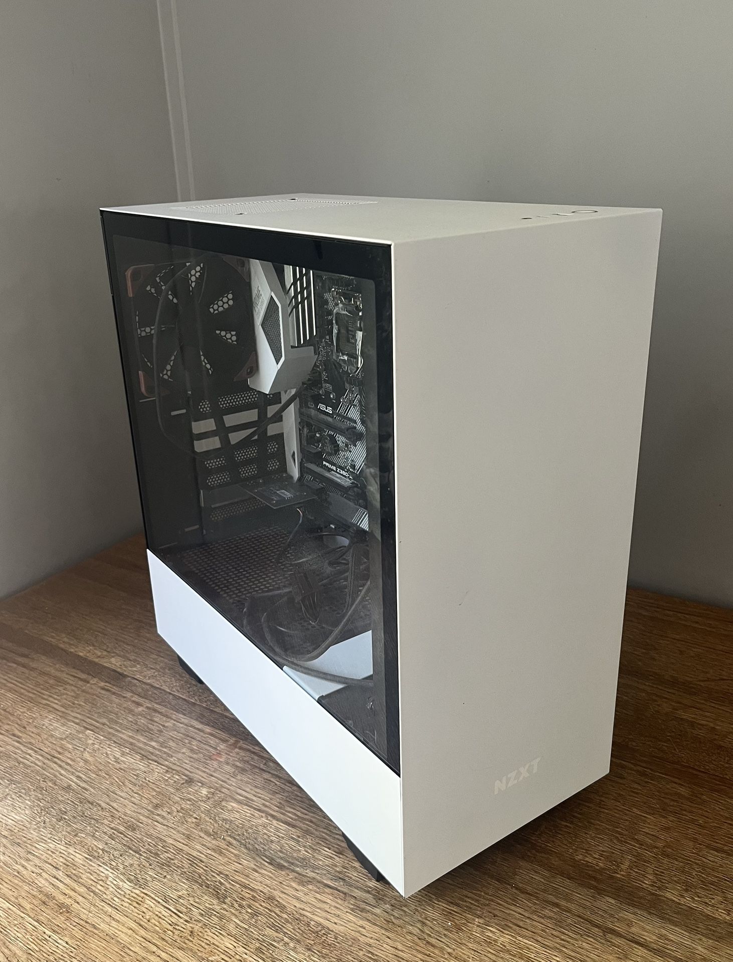 Mid-tower PC gaming case NZXT airflow case ASUS prime Z390 motherboard