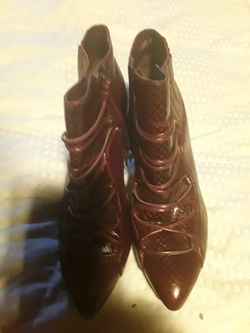 Burgundy shoes with low heel