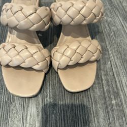 8.5 Woman’s