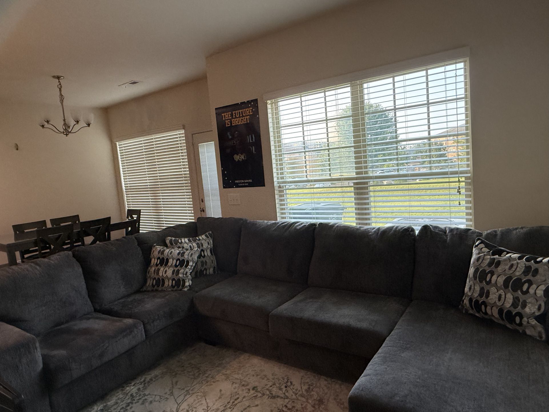 Like NEW Ashley Furniture- Ballinasloe 3-piece Sectional with Chaise