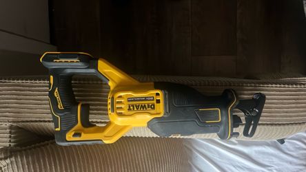 dewalt 20v brushless saw