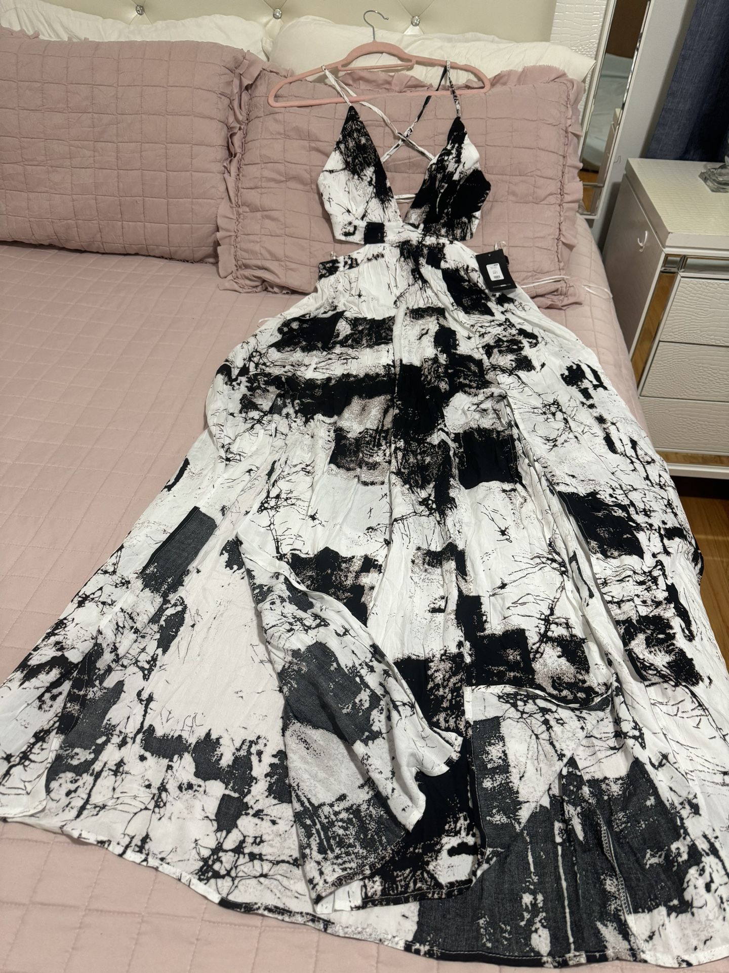 Fashion Nova Dress 👗 Size Large, New Whit Tags 