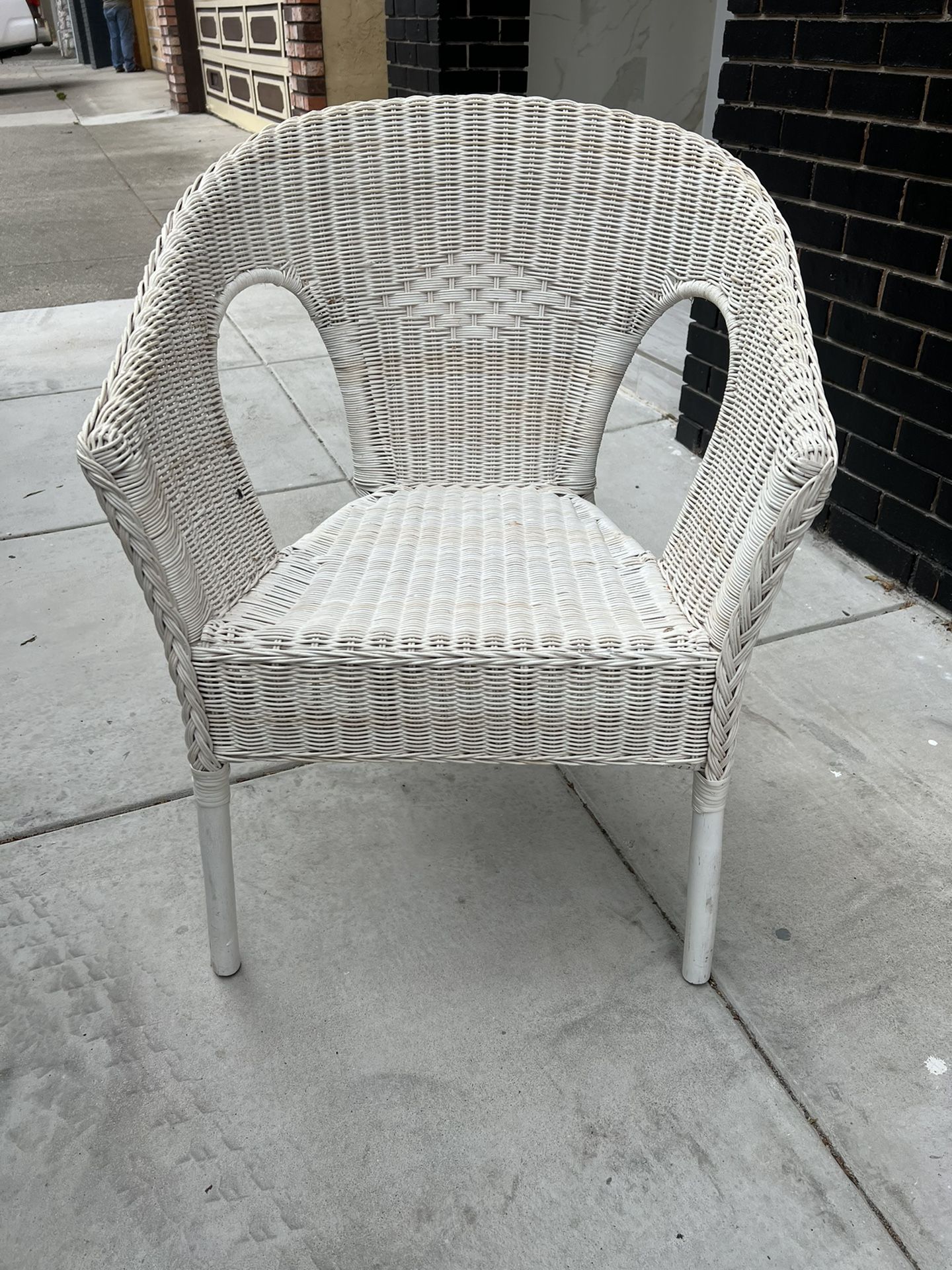 White Wicker Chair (indoor/outdoor)