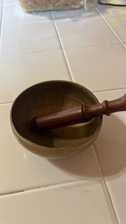 Handmade Tibetan Singing Bowl with Wooden Striker – Meditation & Sound Healing – Golden Hill