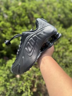 Nike shox triple black