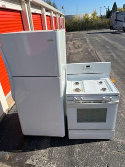 Frigidaire top freezer refrigerator and stove set gas
