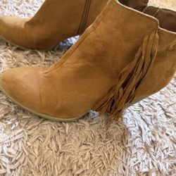 Women’s Fringe Boots 