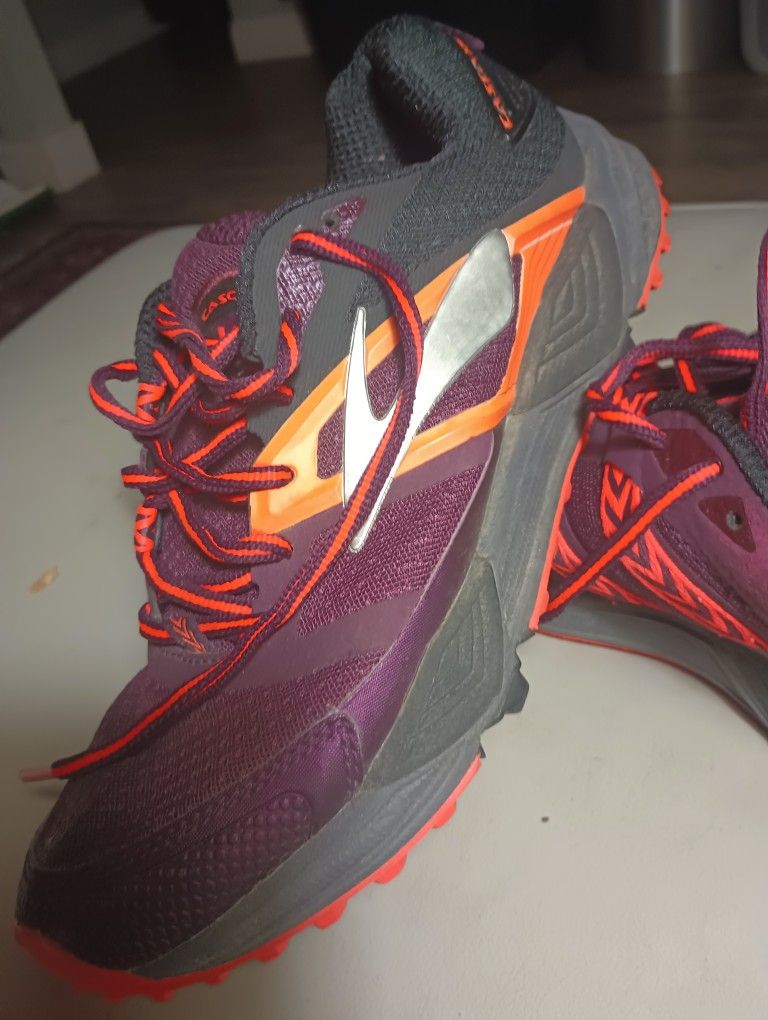 Brooks Cascadia Womens Trail Running Shoes