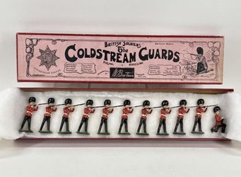 Vintage Britains Coldstream Guards Kneeling w/Officer/in Orig Box #120 Excellent
