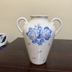 CROWNING TOUCH Cream Color Two Handle Vase Somerset Garden Blue Flower Japan