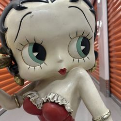 💔 CRAZY STORAGE SALE! 3 foot Betty Boop Waitress Statue - NEEDS MINOR REPAIR! $185 OBO! 