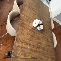 Dinning table/4 chairs 