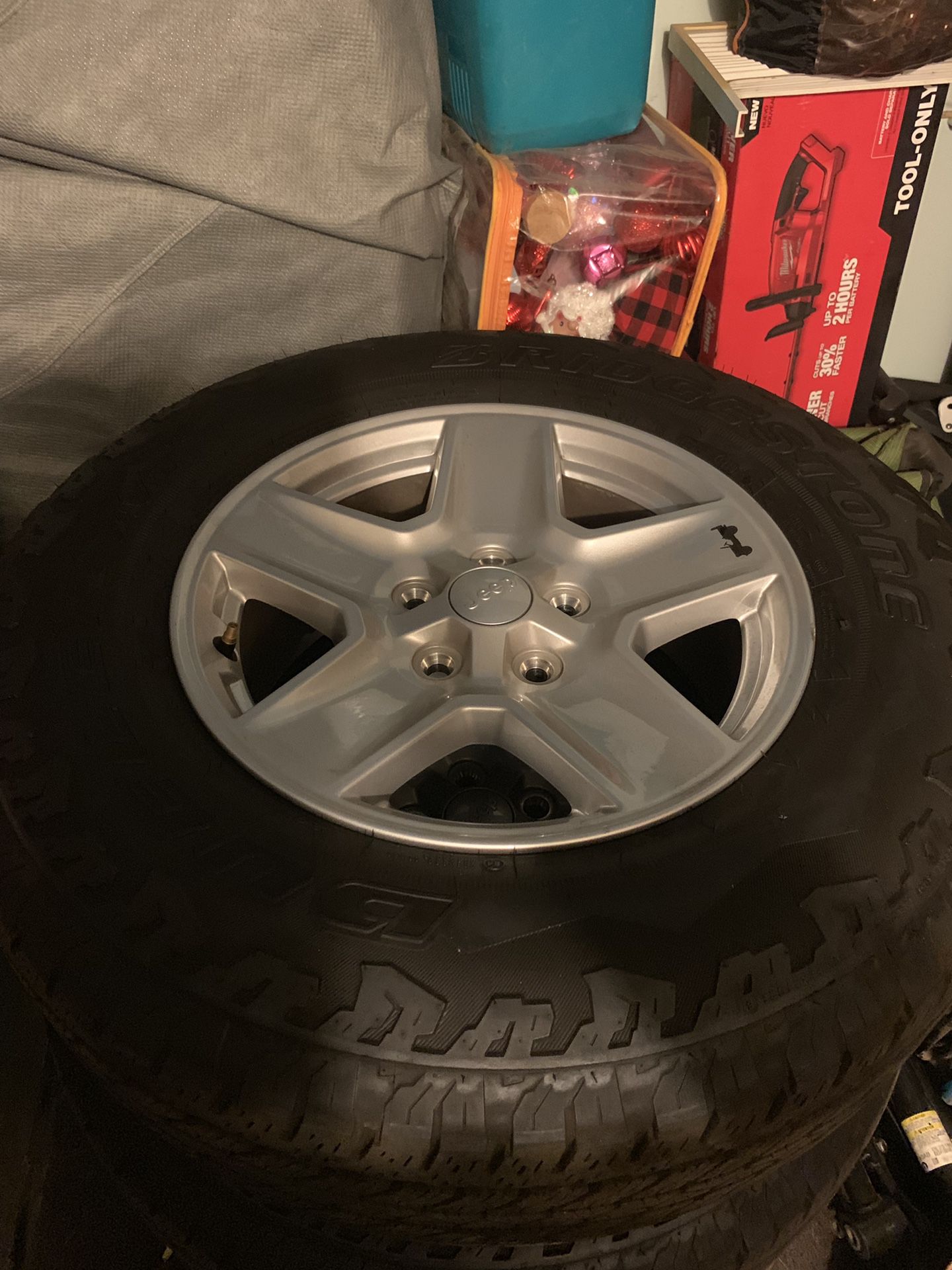 Jeep Gladiator Sport S Wheels and Tires