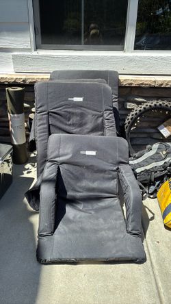 4 Vivo stadium chairs