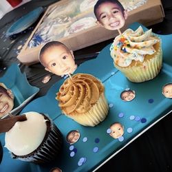 Cuocake Toppers & Confetti