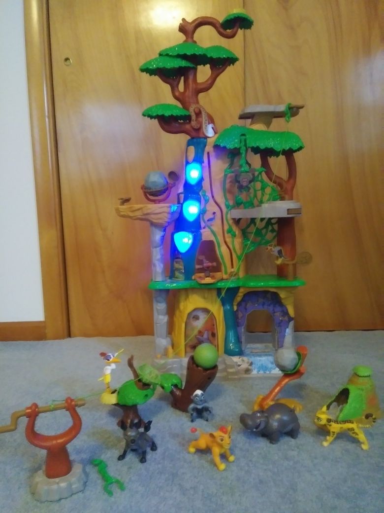 Disney Lion Gaurd Training Ctr Playset + All Characters