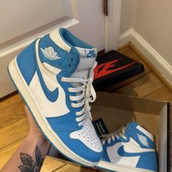 Air Jordan 1 Retro High OG ‘UNC’