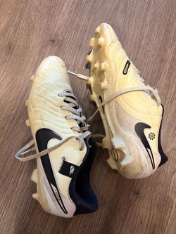 Kids soccer cleats size 6.5