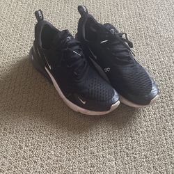 Nike 270 Size 9