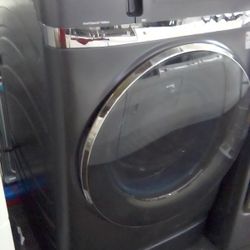 WASHER FRONT LOADER VERY BIGGER TUBE EXCELLENT CONDITION WITH WARRANTY PRICE $1,000 DELIVERY/INSTALLATION AVAILABLE PLEASE CONTACT US RIGHT AWAY 