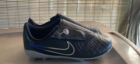 Soccer cleats / zapatos de futbol
