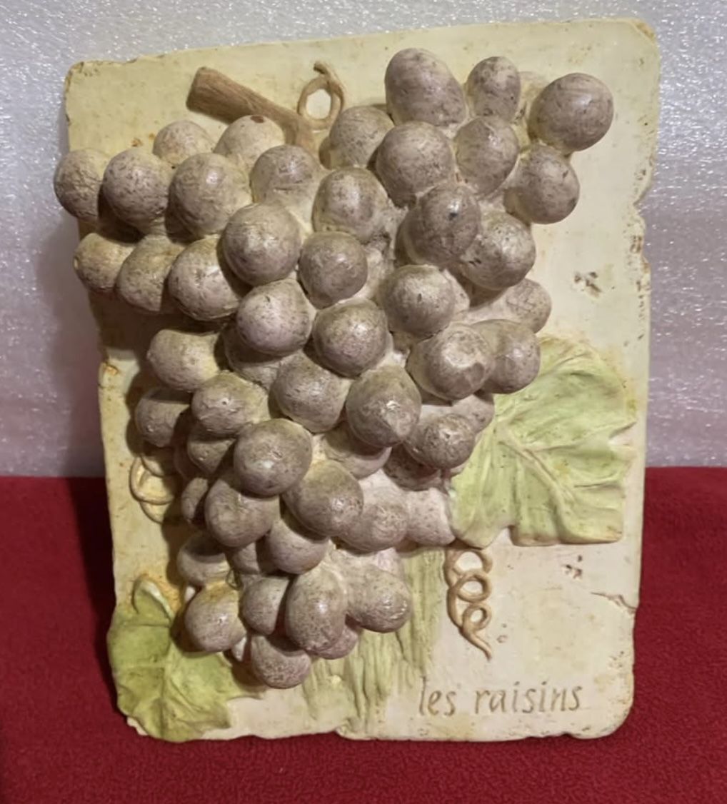 Vintage Grape Wine Ceramic 3D Hanging Plaque “les raisins” Wall Art Decor 9”x7”
