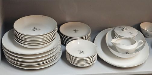 VTG Fashion Manor "Solitude" Fine China Dinnerware