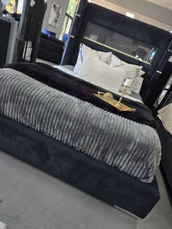 ✨️ King, Cal King, Queen Bed Frame ✨️ Furniture Sectionals, Bedrooms, Dining Avail