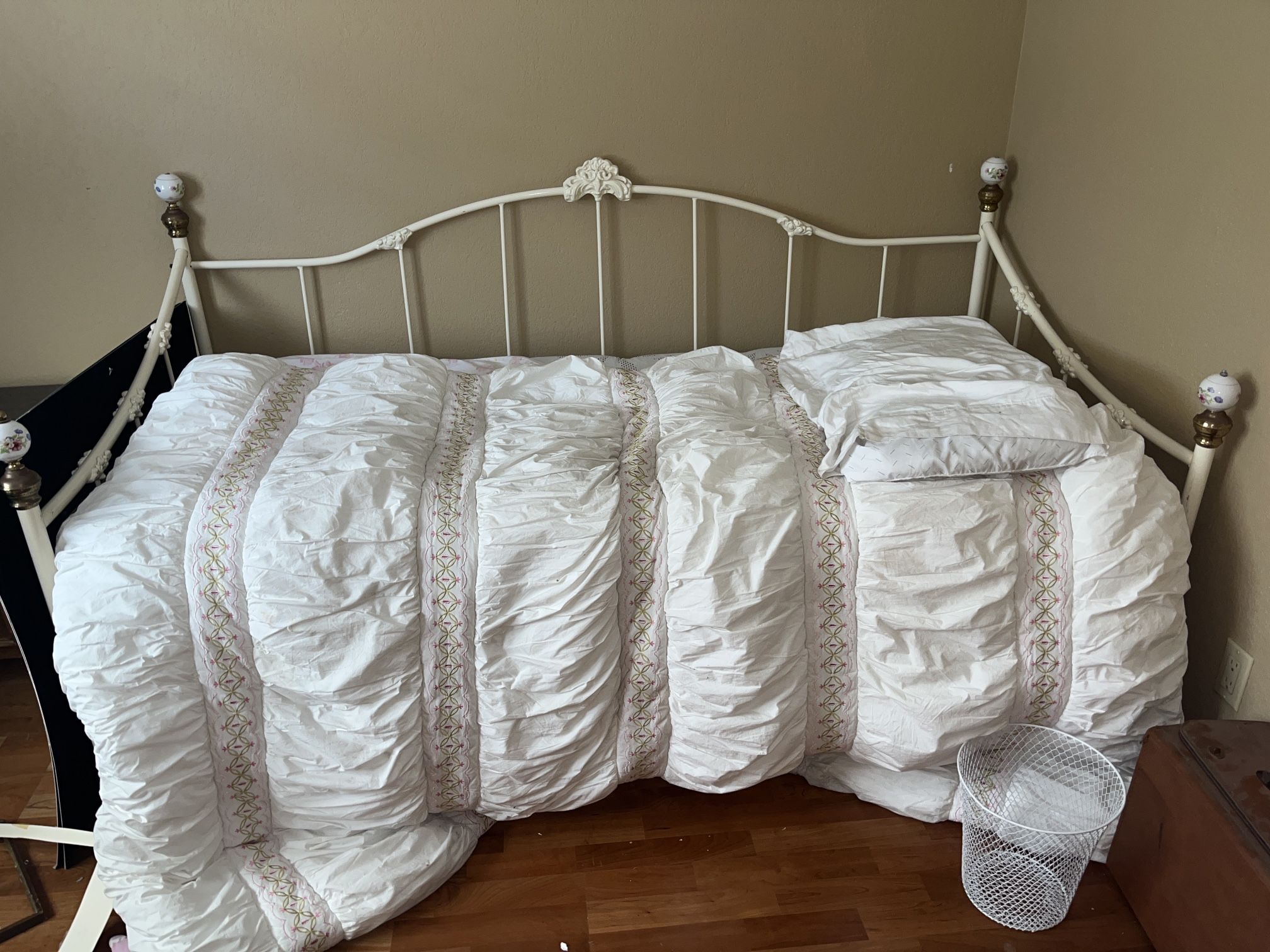 Metal Vintage Twin Bed Frame- send offers need gone