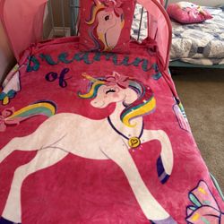 Blanket,pillow And Bed Tent Size Twin