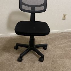Mesh Task Chair with Plush Padded Seat black Mainstays