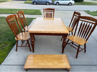 Vintage Oak dining room table with five chairs