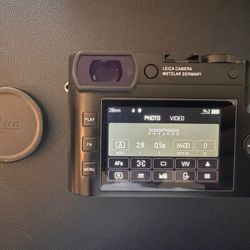 Leica Q2 Digital Camera 